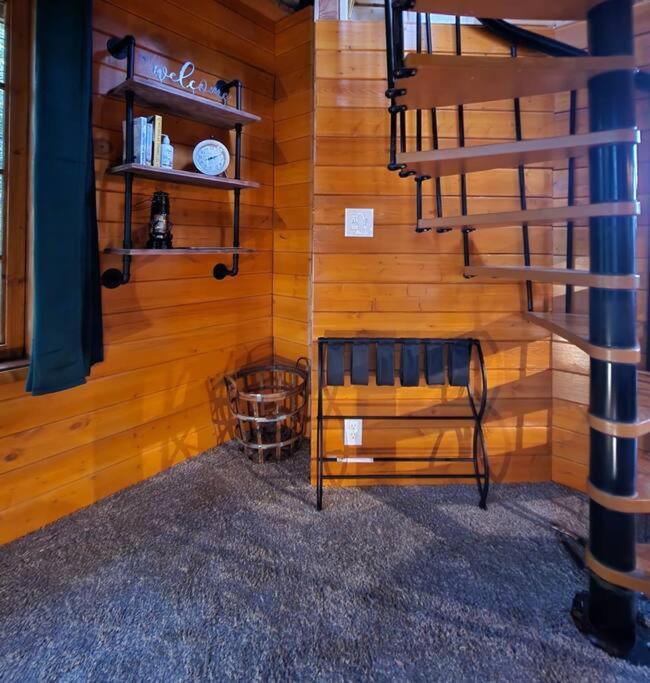 The Eagle'S Nest Treehouse Cabin Palmer Exterior photo