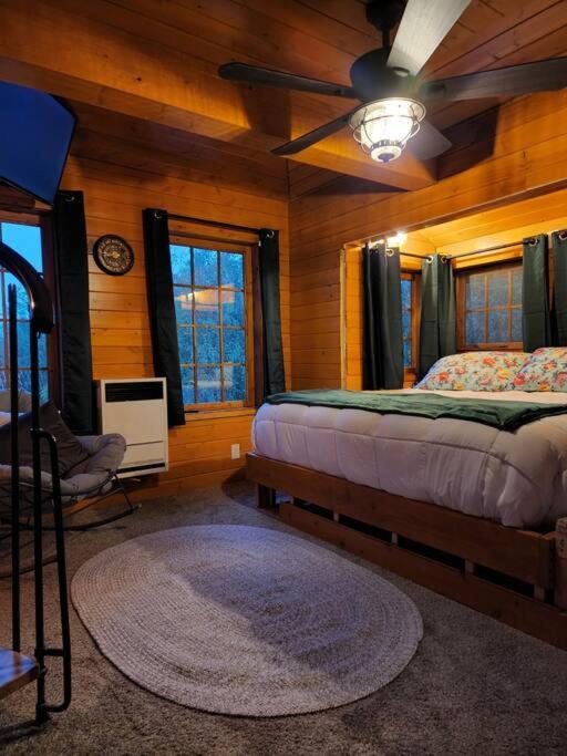 The Eagle'S Nest Treehouse Cabin Palmer Exterior photo