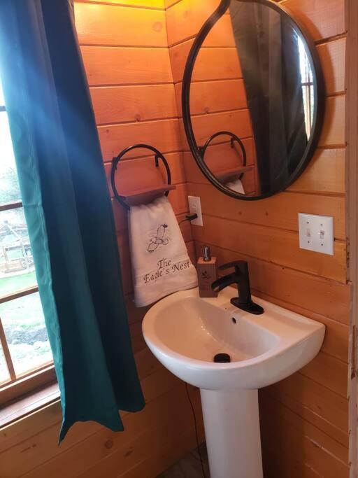 The Eagle'S Nest Treehouse Cabin Palmer Exterior photo